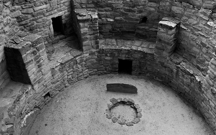 Mesa Verde  Kiva 0987 bw.jpg